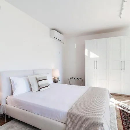 Viviana - By Myhomeincomo *