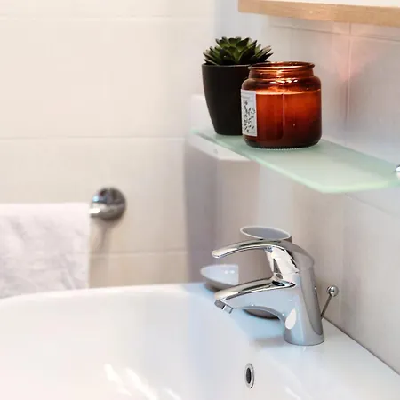 Viviana - By Myhomeincomo Semesterbostad *