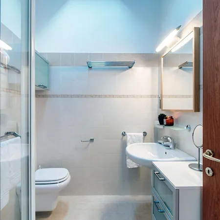 Viviana - By Myhomeincomo