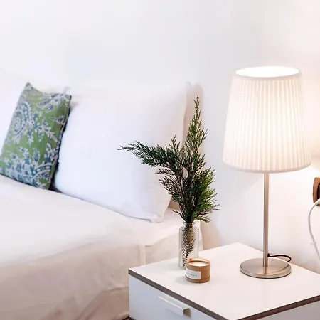 Viviana - By Myhomeincomo *